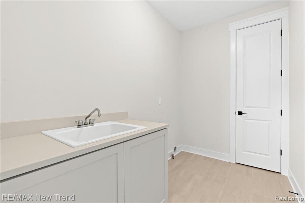 7825 Trailside Court, West Bloomfield, MI 48323 — Photo 11