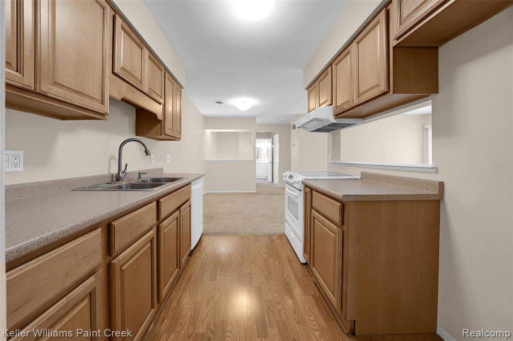 809 Corners Court, 23, Lake Orion, MI 48362 — Photo 8