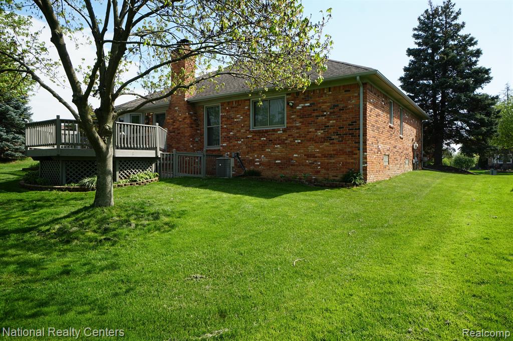 441 SANDALWOOD Drive, Rochester Hills, MI 48307 — Photo 47
