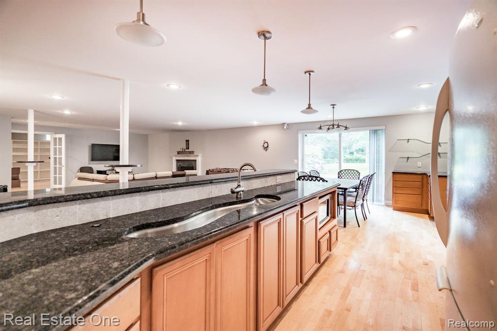 6120 EVANSWOOD Road, Troy, MI, 48085