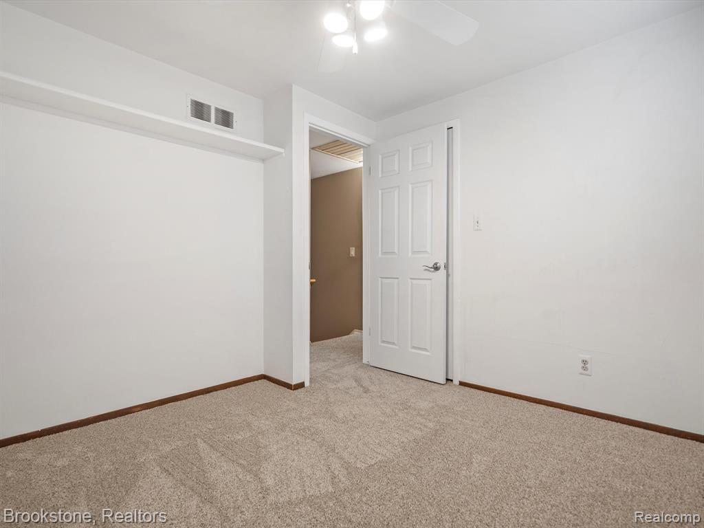 5628 PATTERSON Drive, Troy, MI 48085 — Photo 27