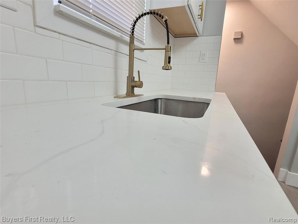 8710 Albany Street, Oak Park, MI 48237 — Photo 8