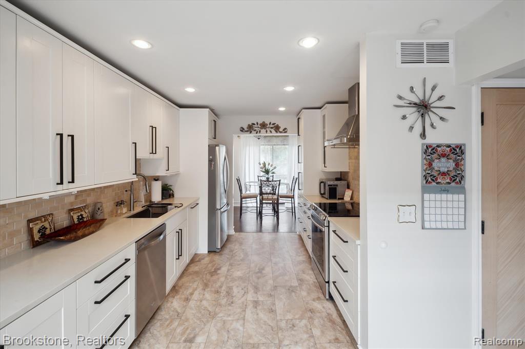 5195 Richard Run, West Bloomfield, MI — Photo 17