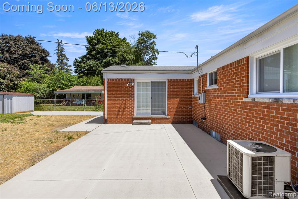 29578 Brown Court, Garden City, MI — Photo 38