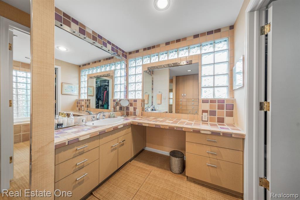 8519 HENDRIE Boulevard, Huntington Woods, MI — Photo 42
