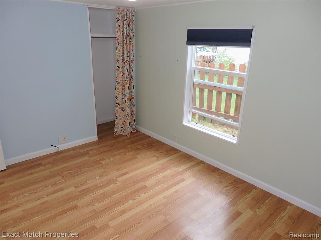 409 LAKEVIEW Street, Holly, MI 48442 — Photo 32