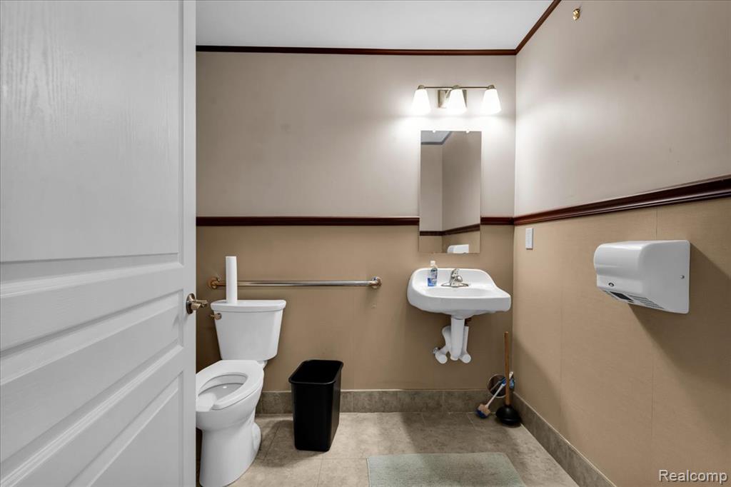 4277 S Saginaw Street, Burton, MI 48529 — Photo 18
