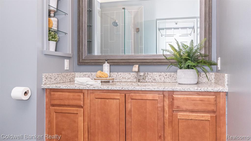 13541 CHRISTINA Lane, Belleville, MI 48111 — Photo 32