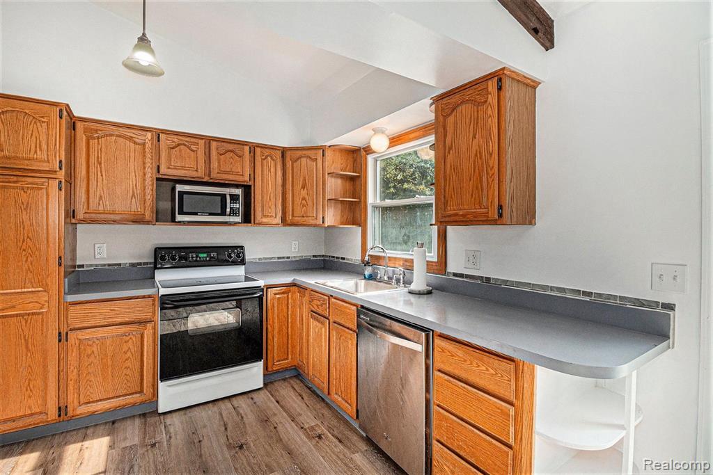 8767 FIELDCREST Drive, Brighton, MI 48116 — Photo 5