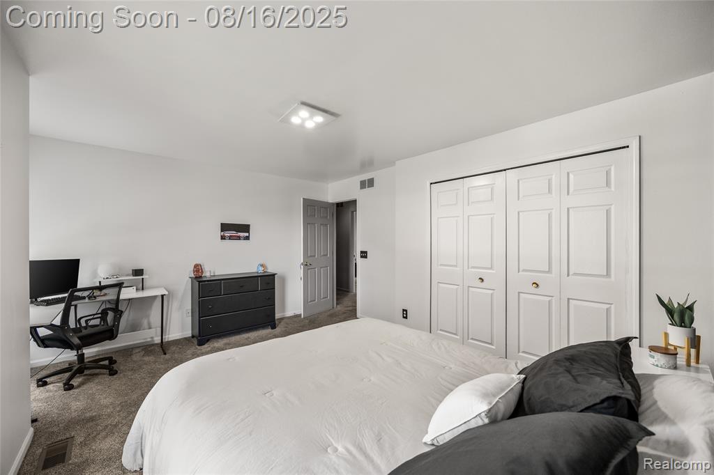 7085 Hickory Hollow Circle, Clarkston, MI 48348 — Photo 41