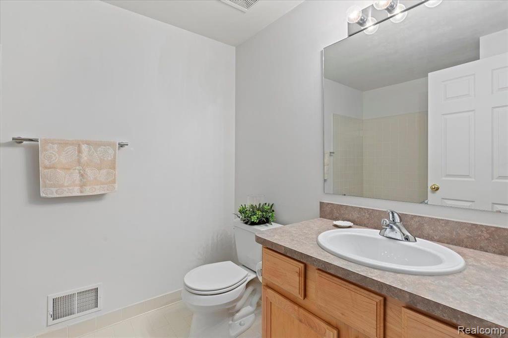 2076 RED MAPLE Lane, Commerce Twp, MI 48390 — Photo 27