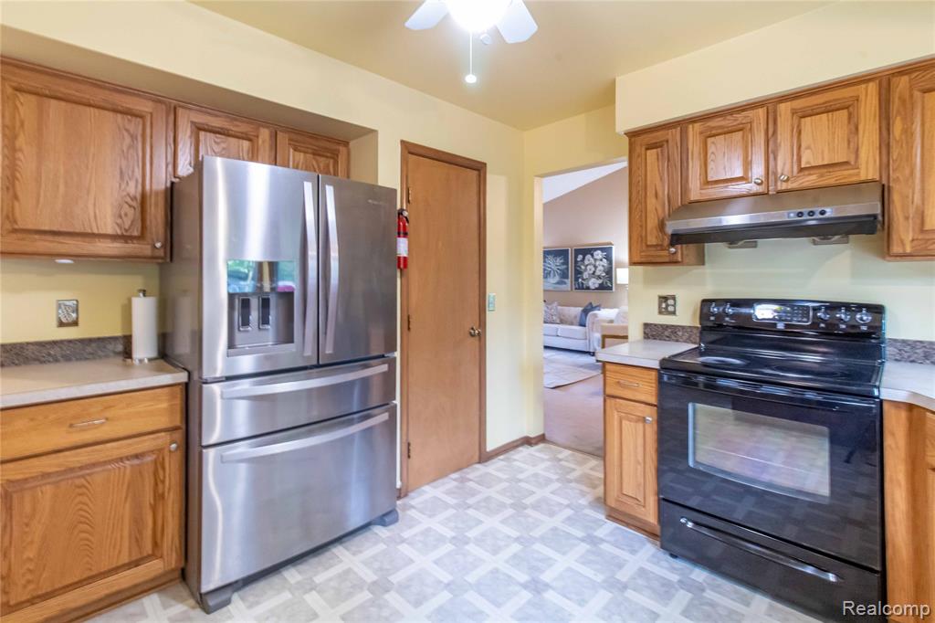 44891 Huntingcross Drive, Novi, MI — Photo 9
