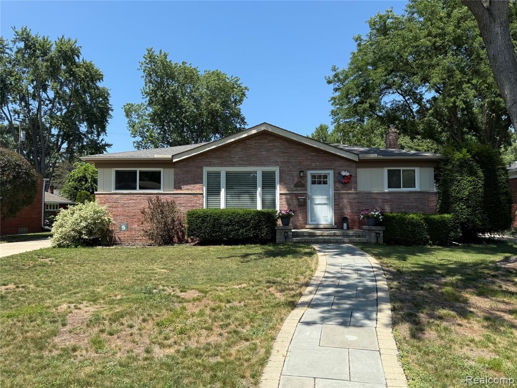 16996 MARGUERITE Street, Beverly Hills, MI 48025