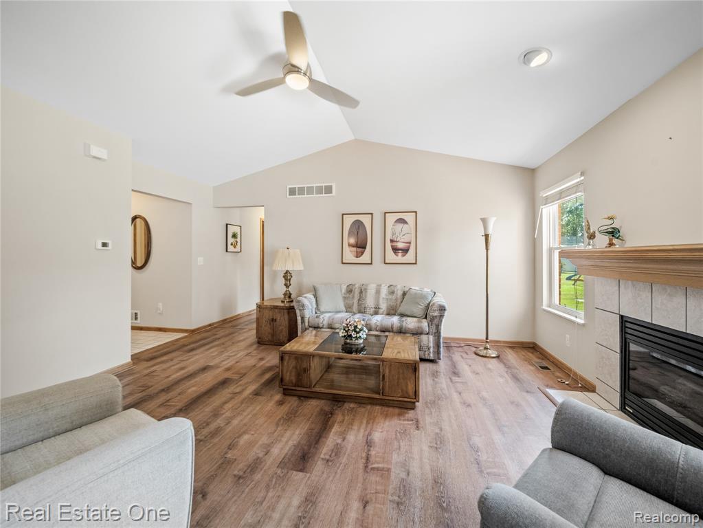 636 Vincent Street, Pinckney, MI 48169 — Photo 5