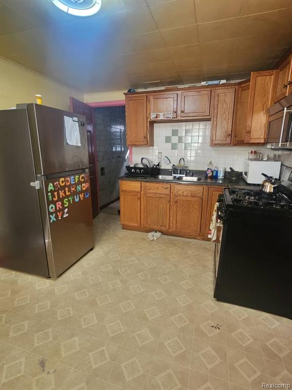 2455 ANDRUS Street, Hamtramck, MI 48212 — Photo 4