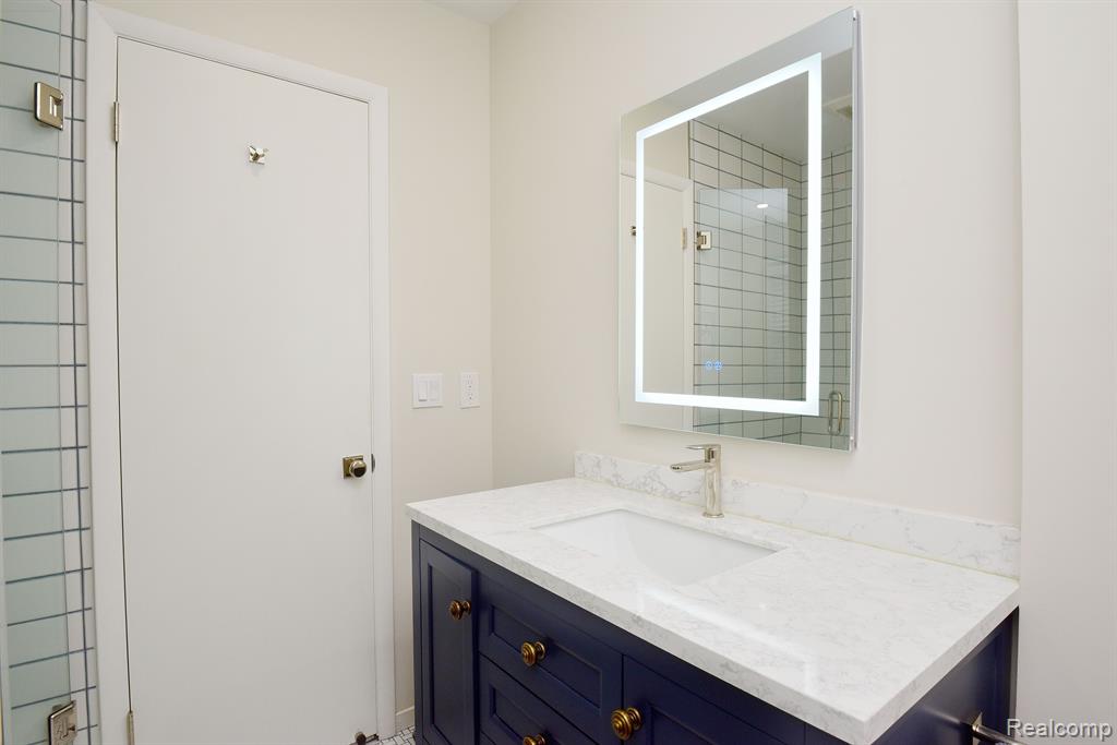 4121 S FULTON Place, Royal Oak, MI 48073 — Photo 16