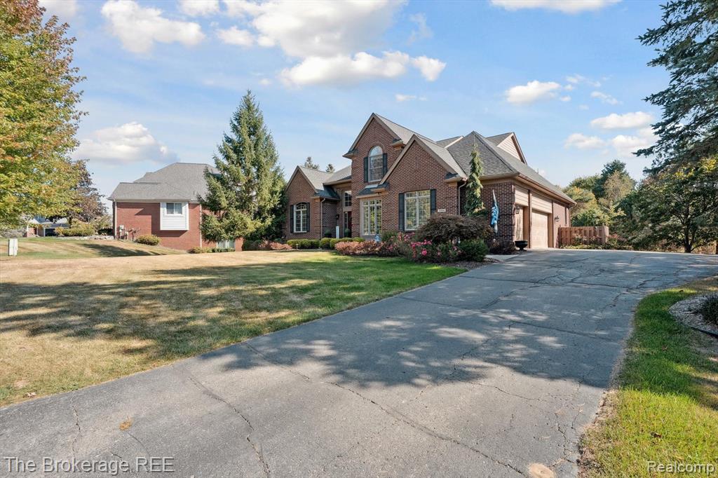 8000 Barrington Lane, Clarkston, MI 48348 — Photo 2