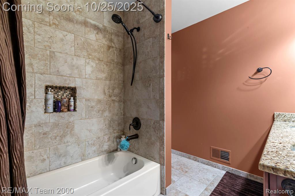 19712 Uroda Street, Brownstown, MI — Photo 26