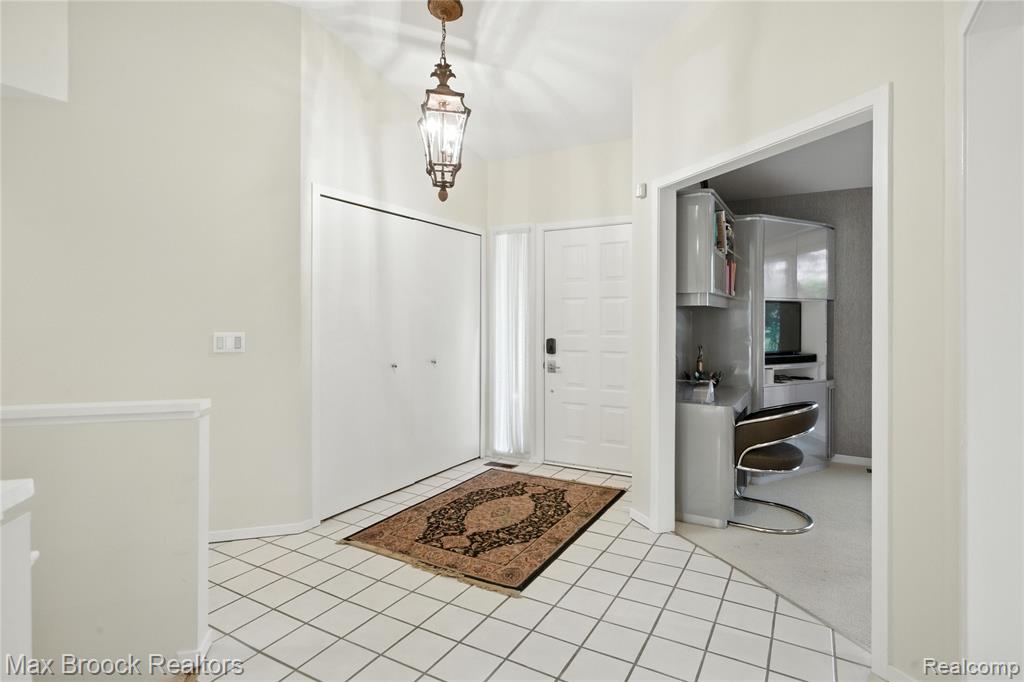 4185 Foxpointe Drive, West Bloomfield, MI 48323 — Photo 3