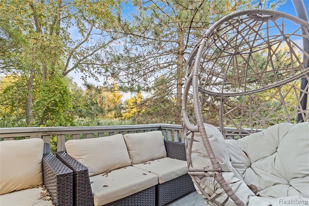 549 Winwood Court, Walled Lake, MI 48390 — Photo 18
