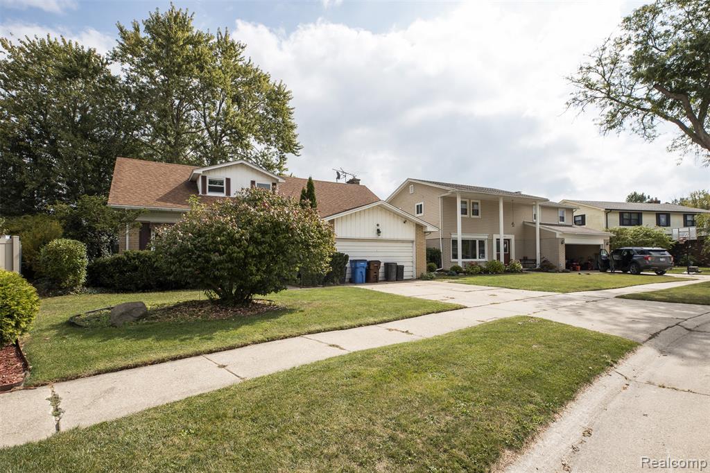 29823 Kingsbridge Drive, Gibraltar, MI — Photo 4