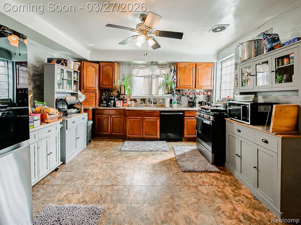 115 W Elza Avenue, Hazel Park, MI 48030 — Photo 4