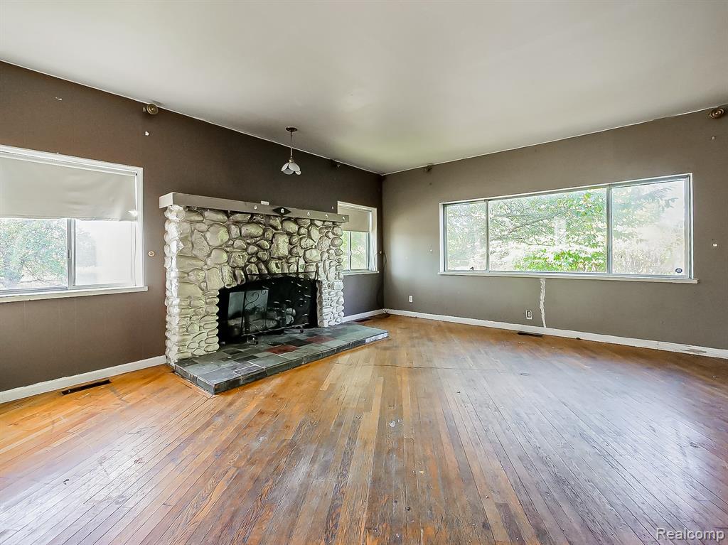 8470 Wise Road, Commerce Twp, MI 48382 — Photo 6