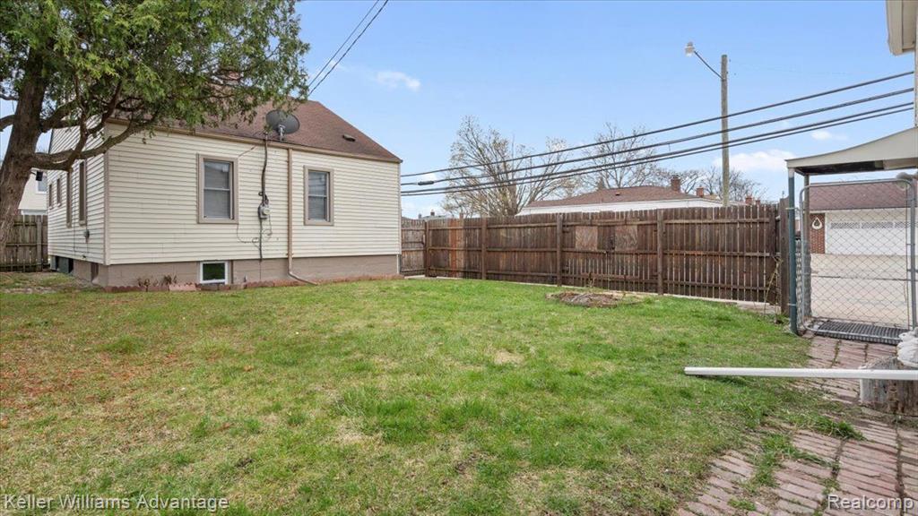 838 SAINT JOHNS Street, Wyandotte, MI 48192 — Photo 23
