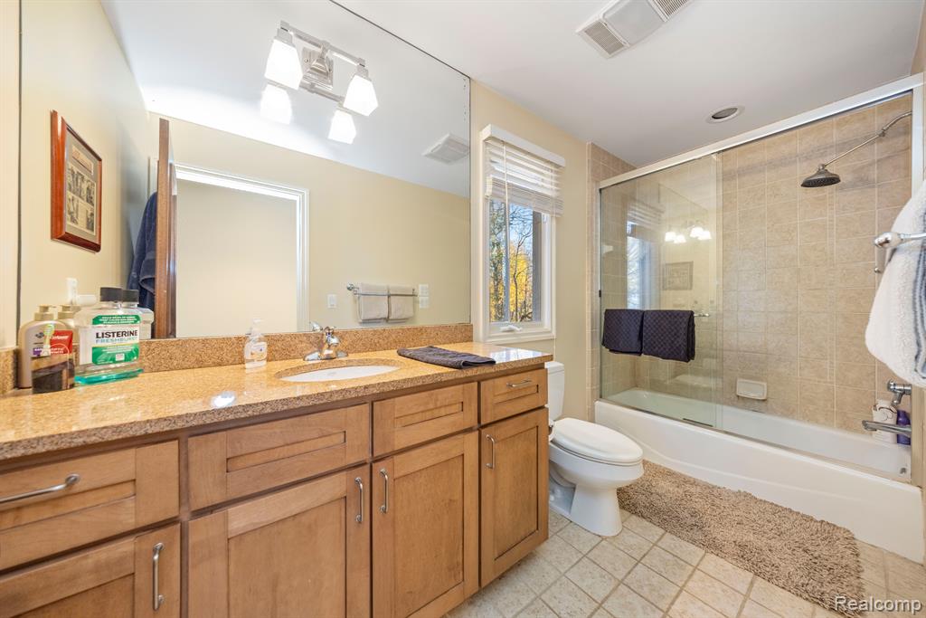 4326 COMMERCE Road, Orchard Lake Village, MI 48324 — Photo 55