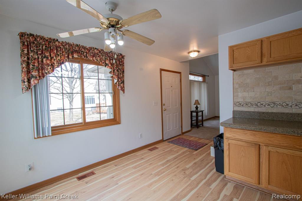 2569 MAPLE FOREST Drive, Wixom, MI 48393 — Photo 11