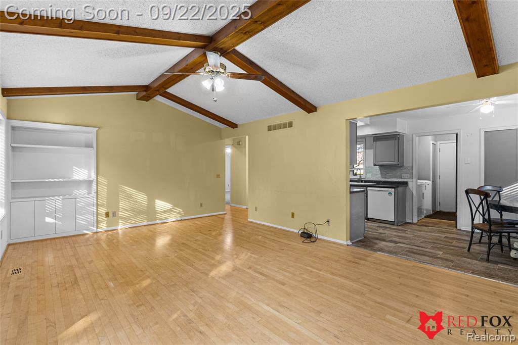 6031 Oak Creek Drive, Swartz Creek, MI 48473 — Photo 7