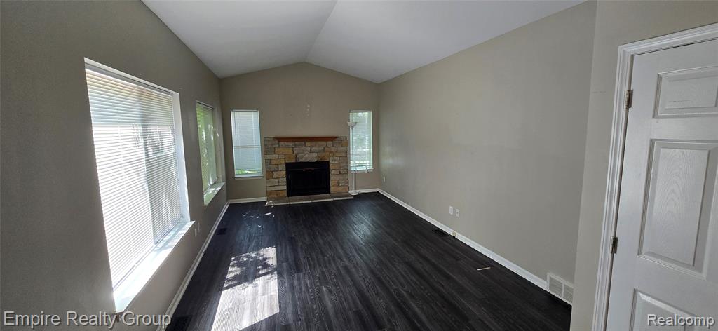 590 Thornhill Court, Belleville, MI 48111 — Photo 4