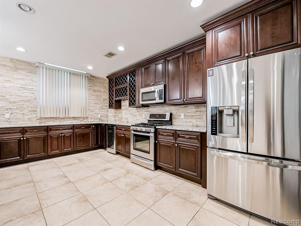 5570 HAMPSHIRE Drive, West Bloomfield, MI — Photo 62