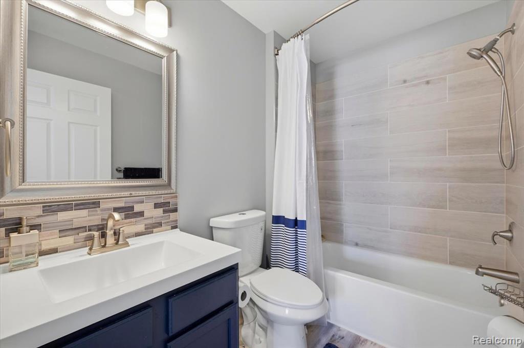 44569 GREENBRIAR Court, Belleville, MI 48111 — Photo 40