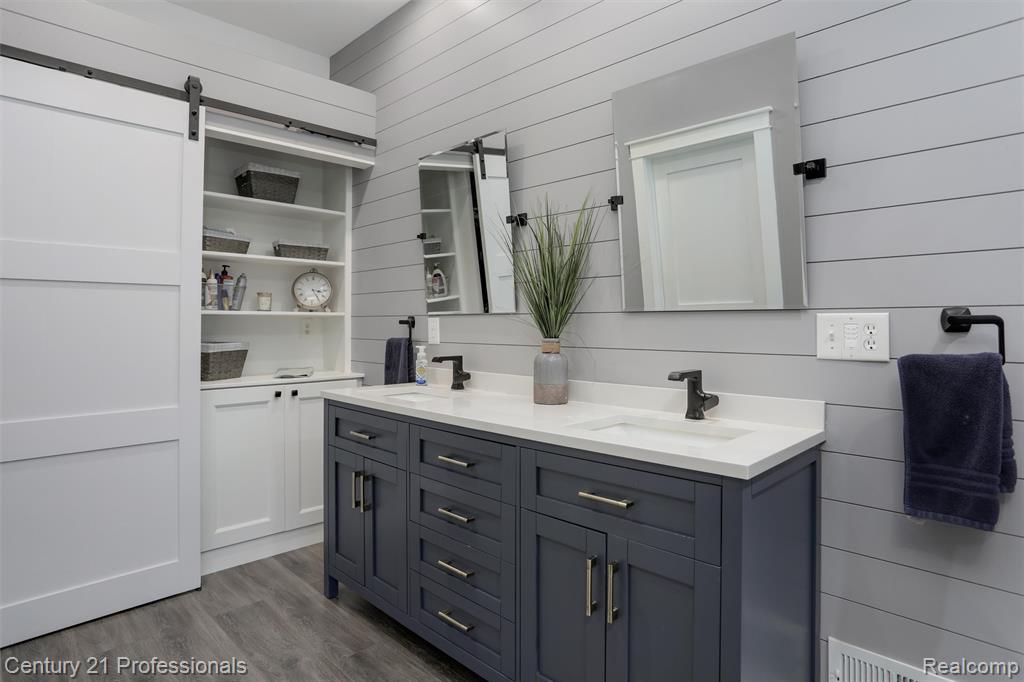 9884 Forest Ridge Drive, Clarkston, MI 48348 — Photo 18