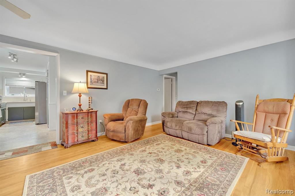 732 SQUIRE Lane, Milford, MI 48381 — Photo 7