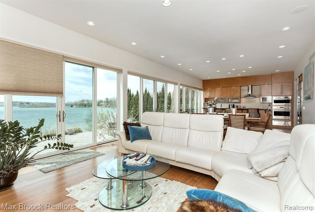 5681 SHORE Drive, Orchard Lake Village, MI 48324 — Photo 10