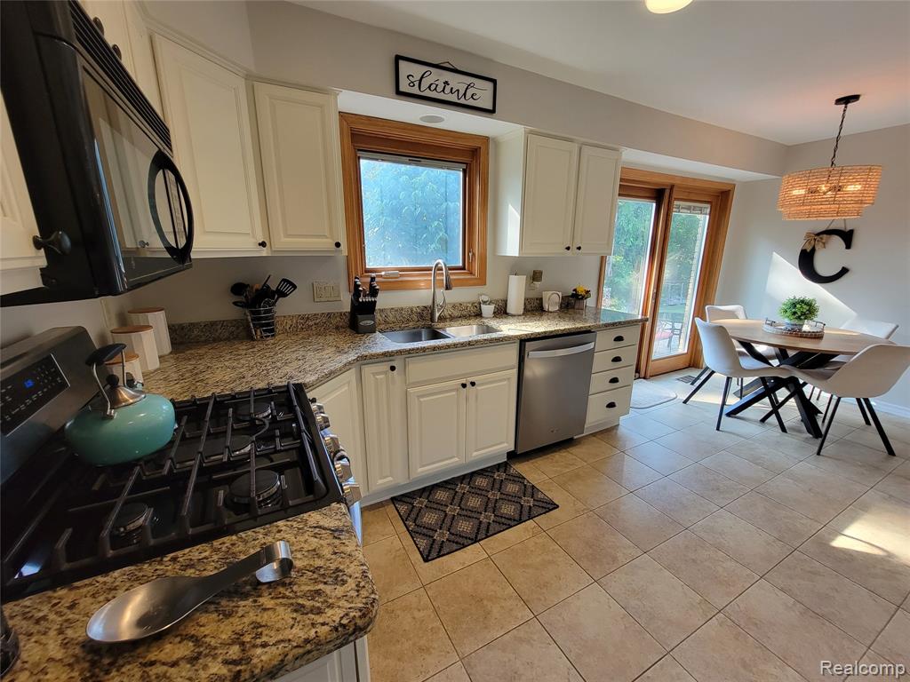 9658 Blauvelt Drive, Grosse Ile, MI 48138 — Photo 10