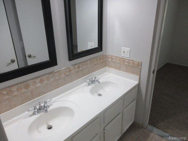 1835 BRENTWOOD Drive, Troy, MI 48098 — Photo 22
