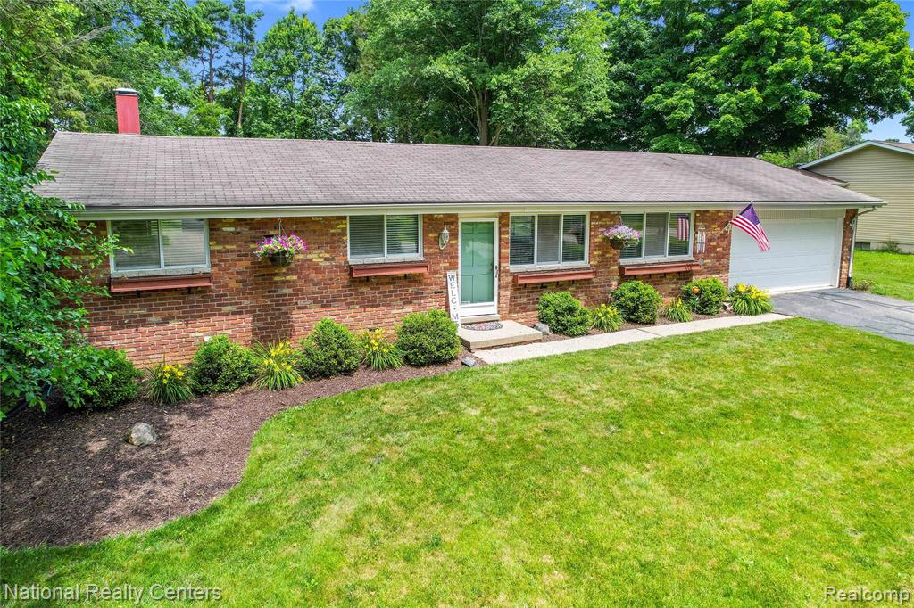 61900 Richfield Street, South Lyon, MI 48178 — Photo 4