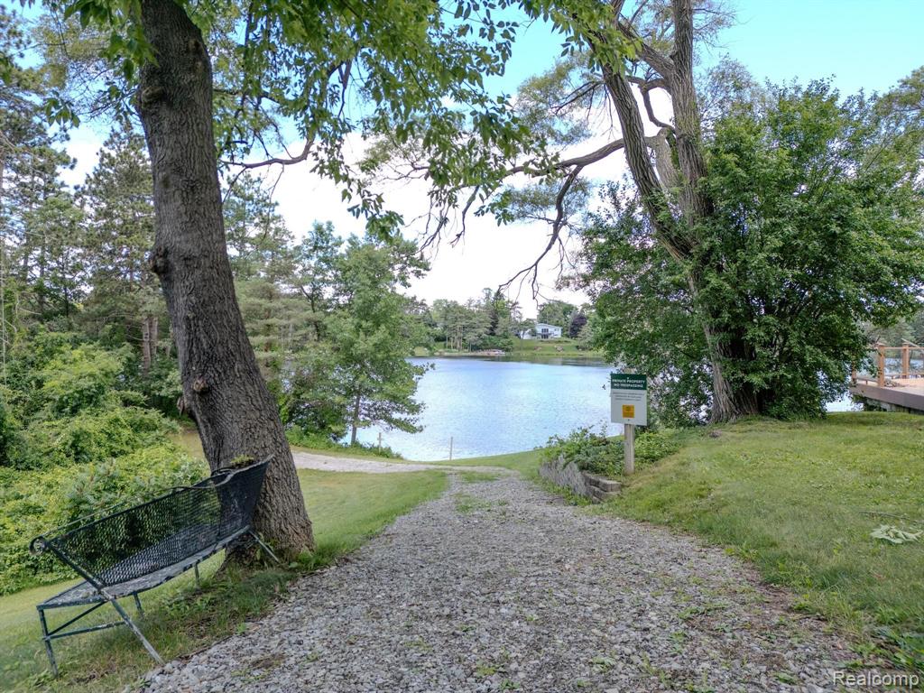 573 NAKOMIS Trail, Lake Orion, MI 48362 — Photo 61