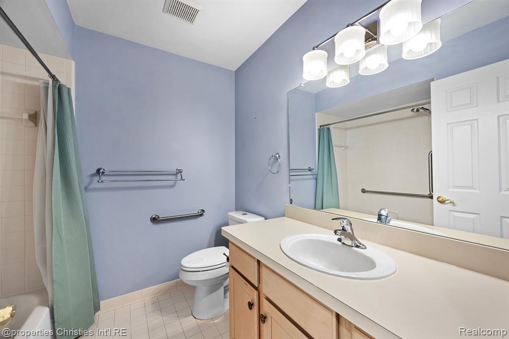 35204 KNOLLWOOD Lane, Farmington Hills, MI 48335 — Photo 15
