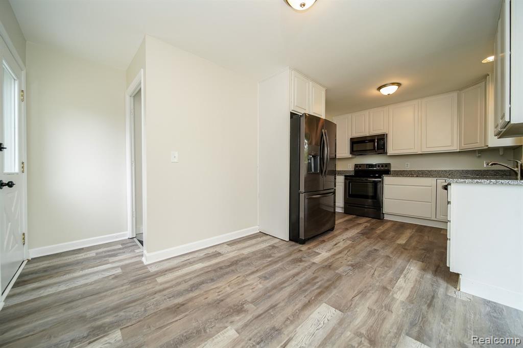 598 COVINGTON Street, South Lyon, MI 48178 — Photo 22
