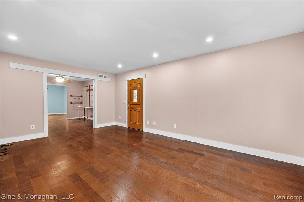 550 Hillcliff Drive, Waterford, MI 48328 — Photo 16
