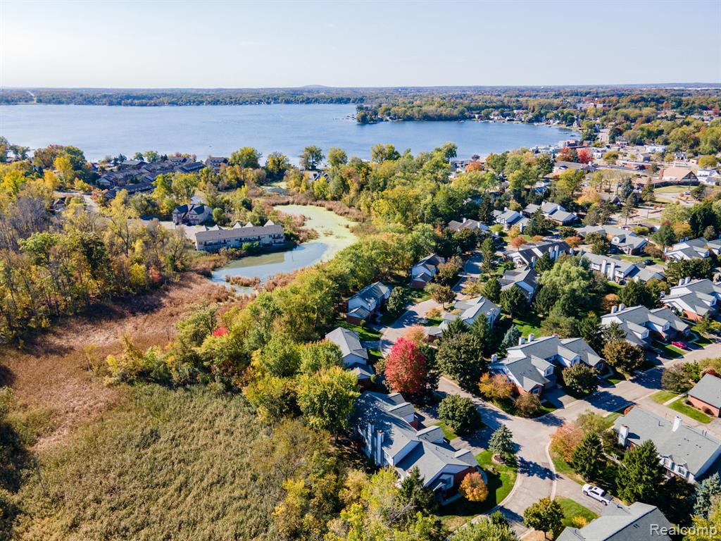 585 Winwood Circle, Walled Lake, MI 48390 — Photo 44