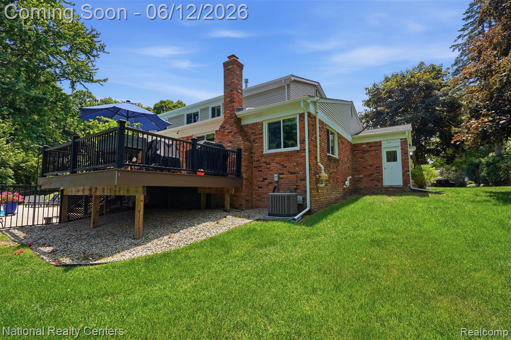 46490 Rockledge Drive, Plymouth, MI 48170 — Photo 46