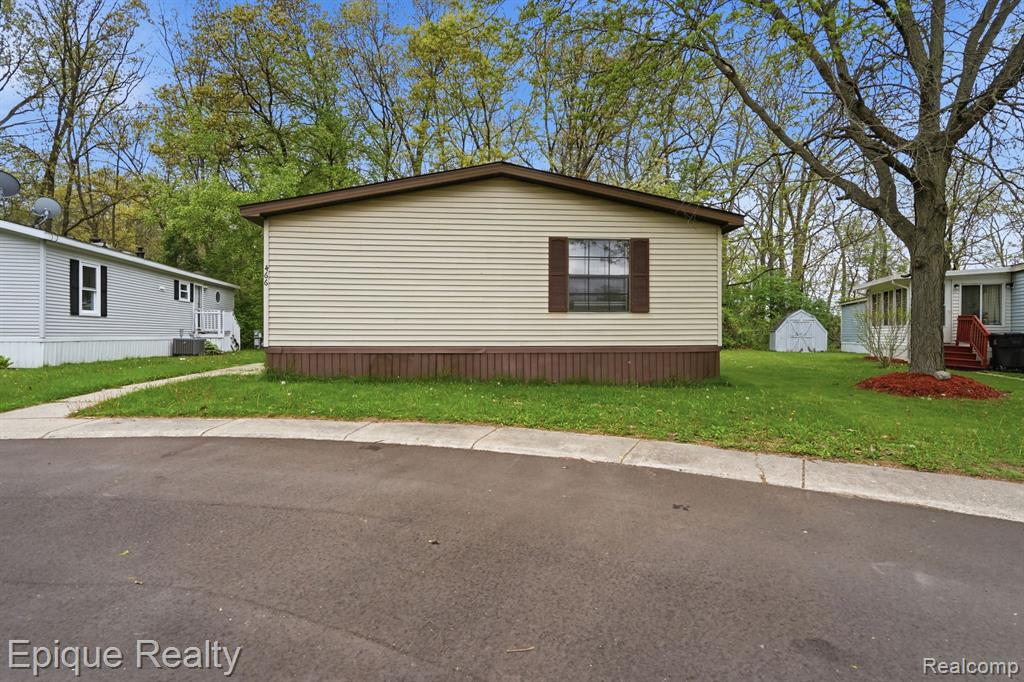466 Turquoise Drive, Whitmore Lake, MI 48189 — Photo 2