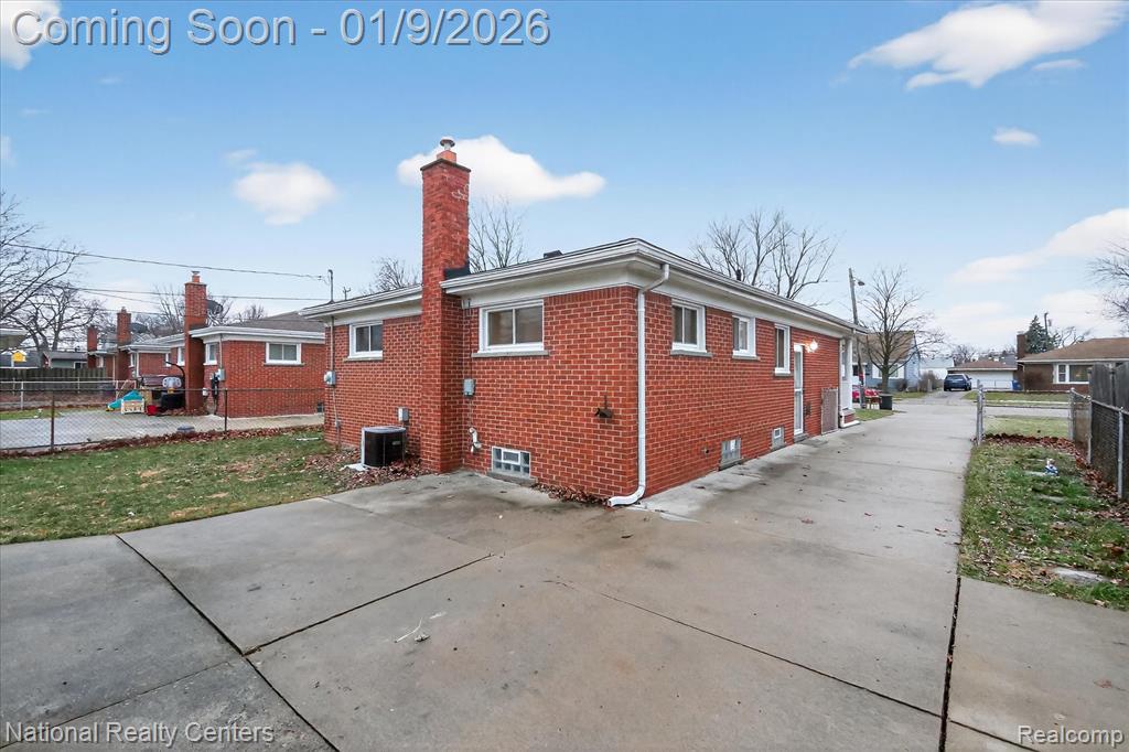 17609 Quarry Street, Riverview, MI 48193 — Photo 32