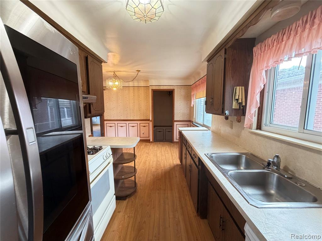 3952 Katherine Street, Dearborn Heights, MI 48125 — Photo 6