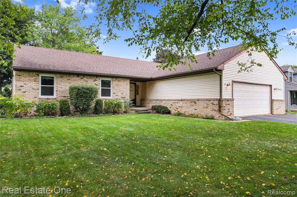 59652 Sunridge Drive, New Hudson, MI 48165 — Photo 43